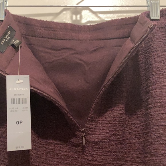 Skirt ,size- OP, Plump ,Lined,4 bottoms on front R - Picture 4 of 9